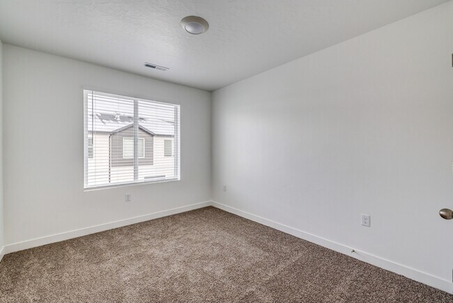 Building Photo - 413 S 1110 W