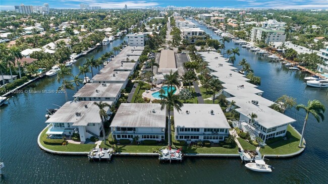 Building Photo - 180 Isle of Venice Dr