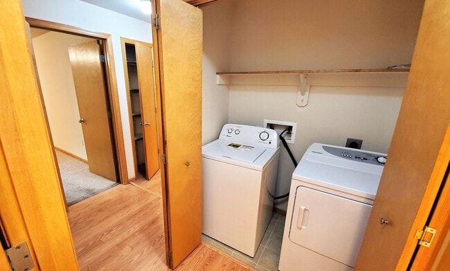 Building Photo - 280 Sadler Ln