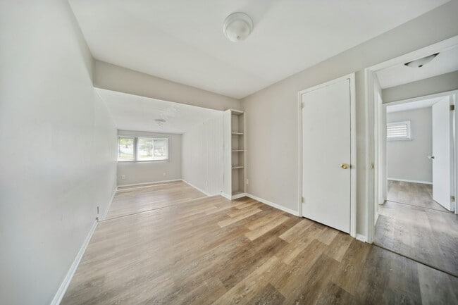 Building Photo - 9251 Newkirk Dr
