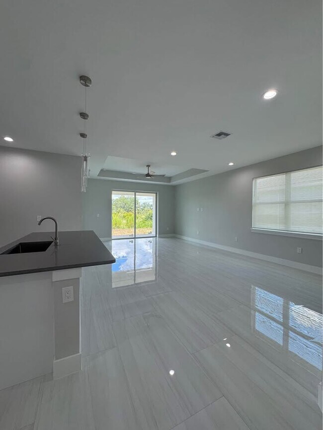 Building Photo - 7229 David Blvd