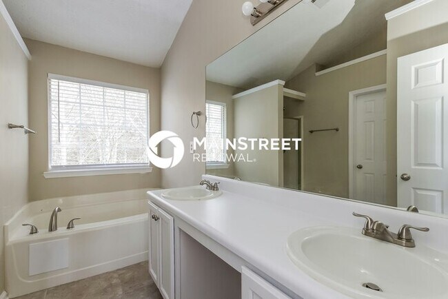 Building Photo - 4 Bedroom Pet-Friendly Home in Acworth, GA with Main Street Renewal
