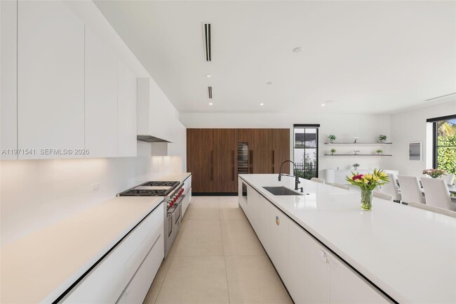 Building Photo - 885 NE 76th St