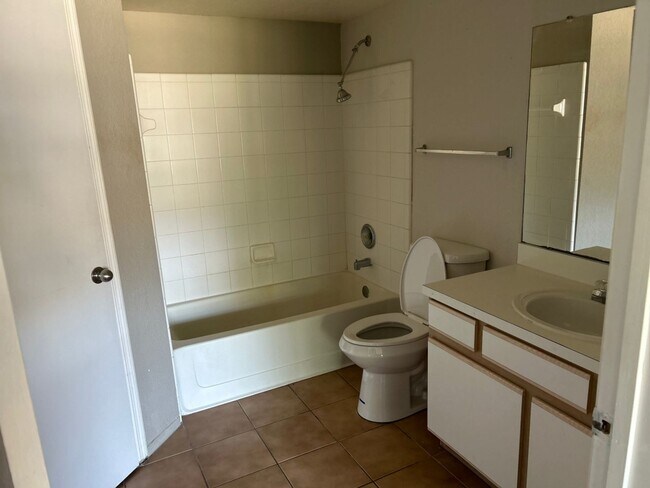 Building Photo - 2Bed/2Bath Condo available at  Villas Del ...