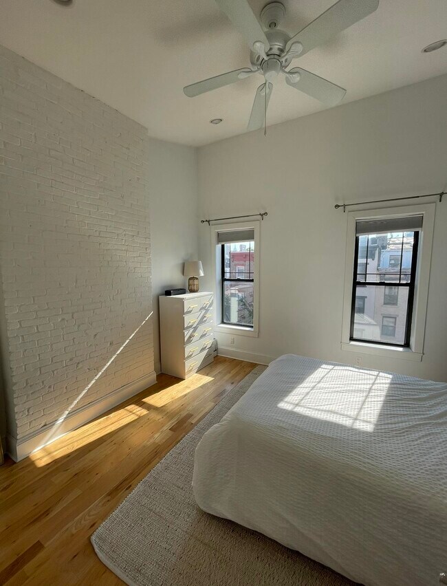 Building Photo - 208 Park Ave