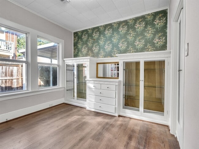 Building Photo - 4625 Bell St