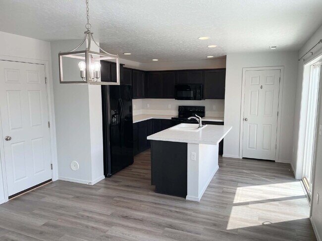 Building Photo - "Charming 3-Bed Oasis on East Drouillard Street with 2.5 Baths and 1470 Sq Ft in Nampa!"