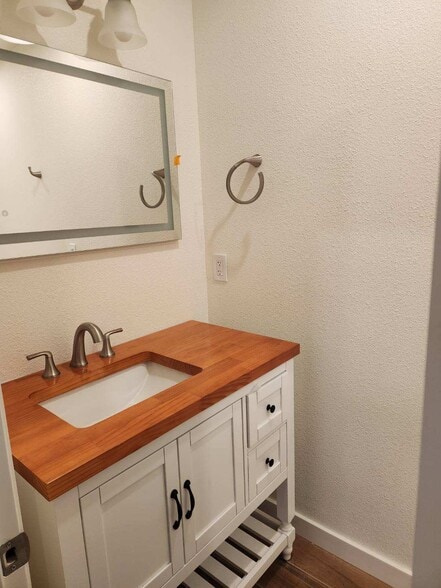 Building Photo - 914 N Olive St