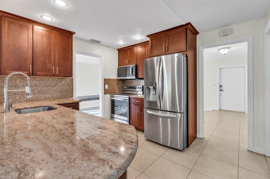 Building Photo - 290 NW 65th Ave