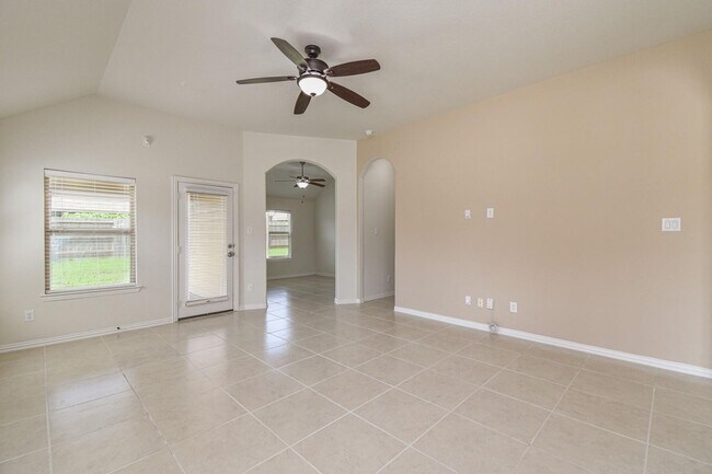 Building Photo - Beautiful 3-bedroom plus study, 2-bath hom...
