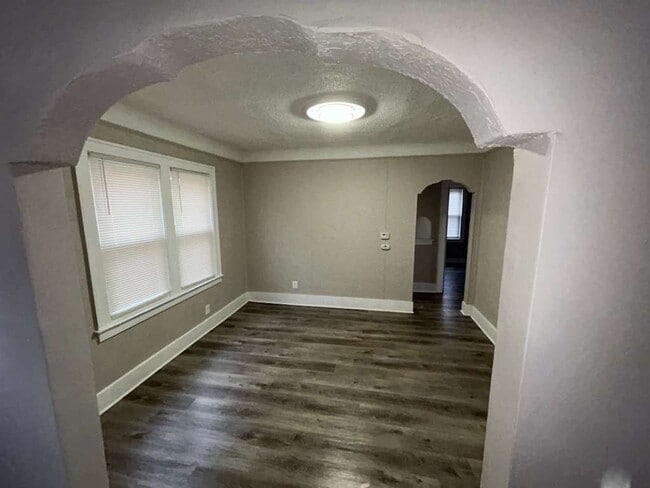 Building Photo - Two units, one home!