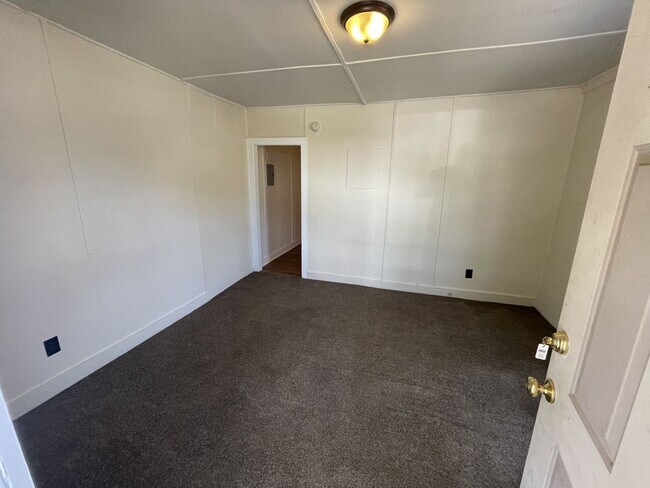 Building Photo - 1 Bedroom 1 Bathroom