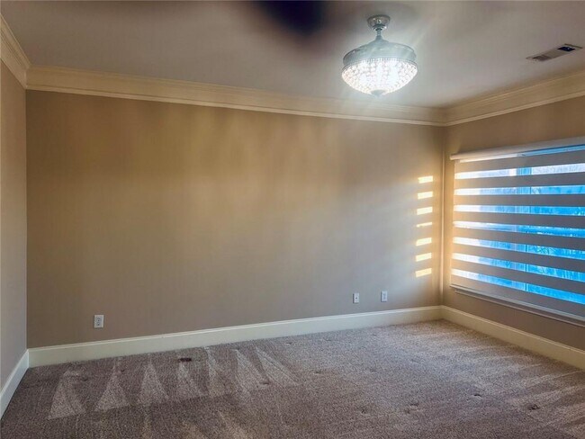 Building Photo - 144 W Ridge Way