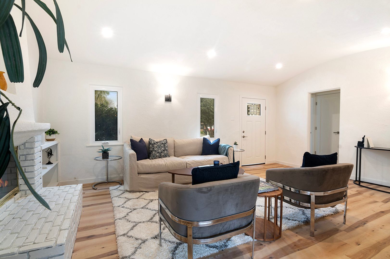 Building Photo - 15946 Hart St