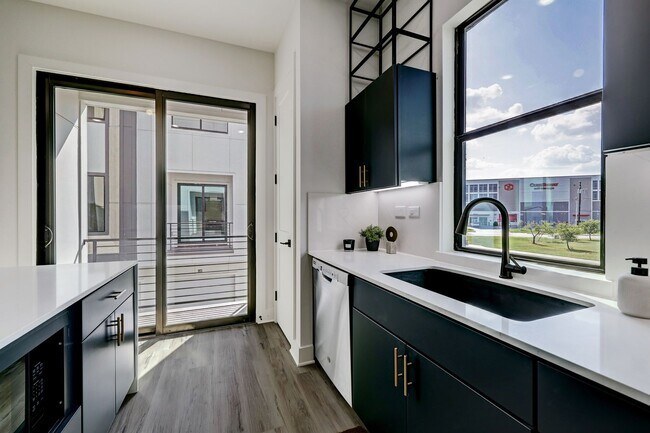 Building Photo - University Oaks – Modern Luxury Living in the Heart of Houston