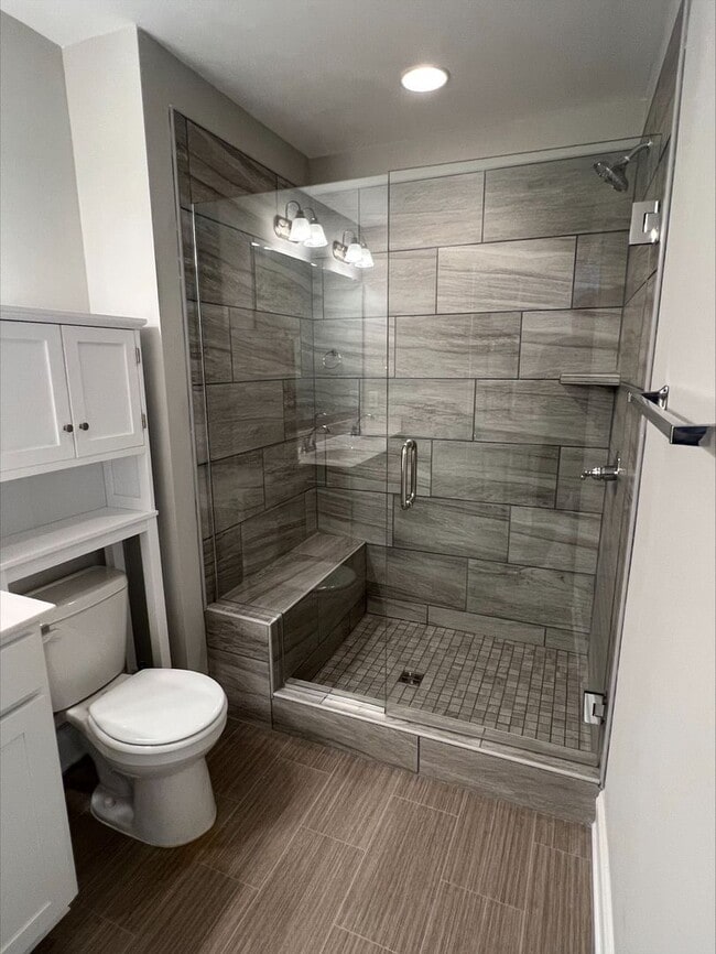 Building Photo - Beautiful Open Concept in a Convenient Loc...