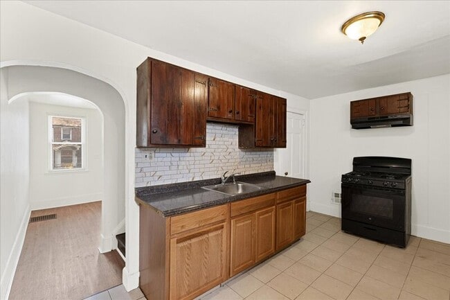 Building Photo - 2802 N Constitution Rd