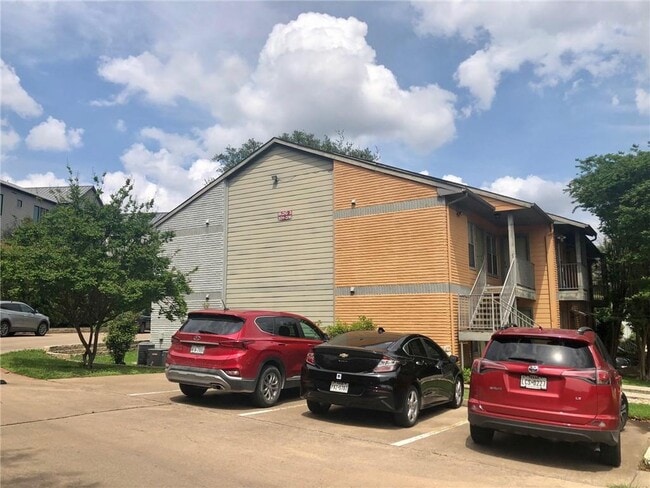 Building Photo - 3204 Menchaca Rd