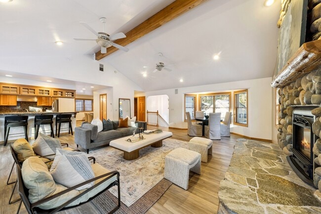 Building Photo - 926 Tanglewood Dr