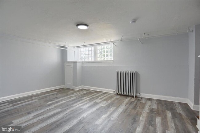Building Photo - 1323 N Kenwood Ave