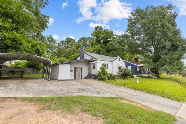 Building Photo - Charming 3 Bedroom, 1.5 Bathroom house