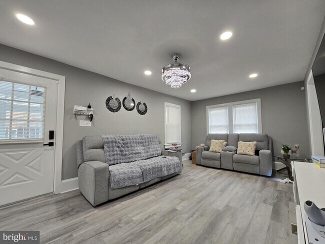 Building Photo - 530 Walnut Ave