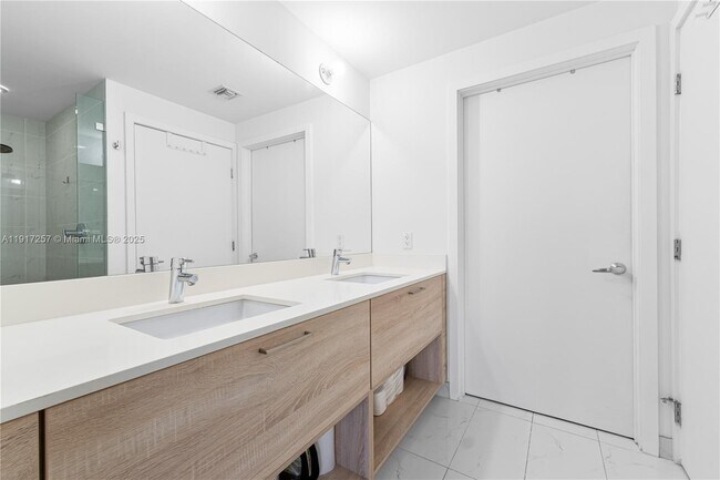 Building Photo - 16385 Biscayne Blvd