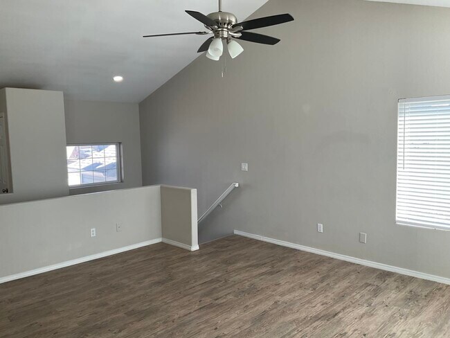 Building Photo - 2850 Leoti Dr