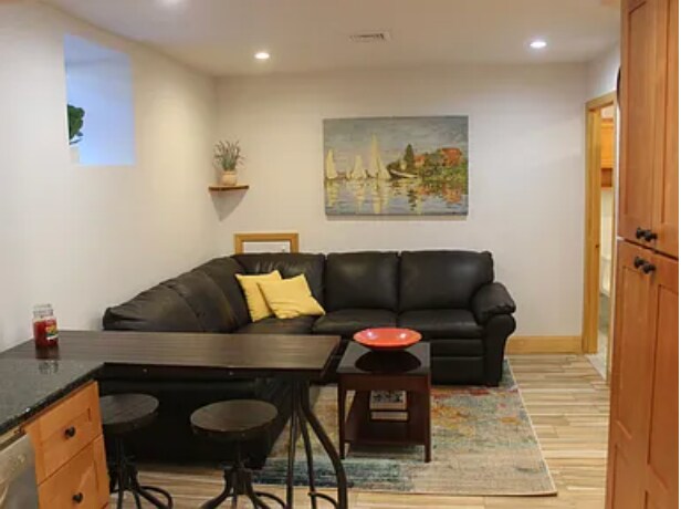 Building Photo - 182 Babcock St