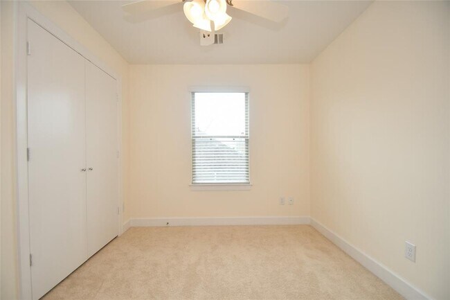 Building Photo - 11607 Main Ash Dr