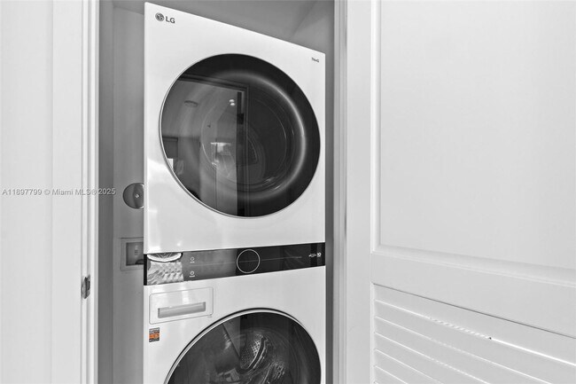 Building Photo - 1080 Brickell Ave