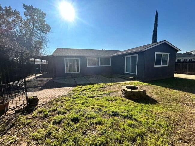 Building Photo - 2213 N Cirby Way