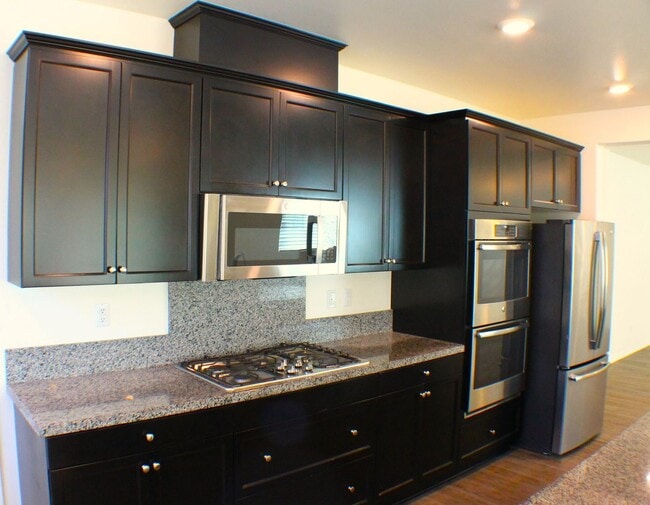 Building Photo - Stunning Redlands Home For Rent