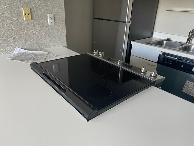 Building Photo - San Francisco furnished, High-floor studio...