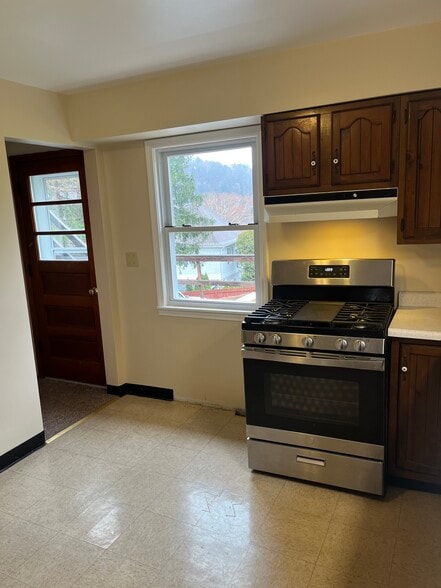 Building Photo - 889 Ivy Ave