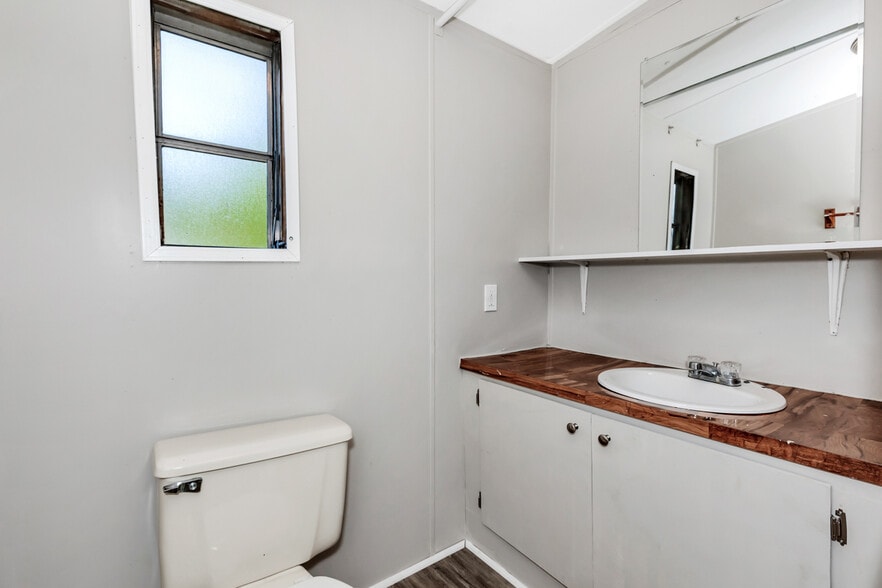 Building Photo - 2303 Highway 20