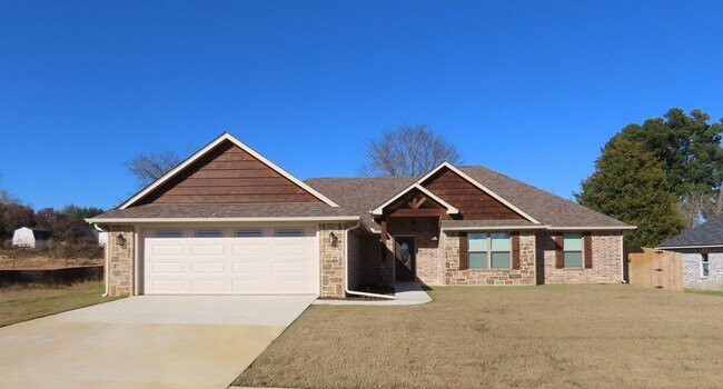 Building Photo - Stunning 4 Bedroom, 2 Bath Home in Lindale