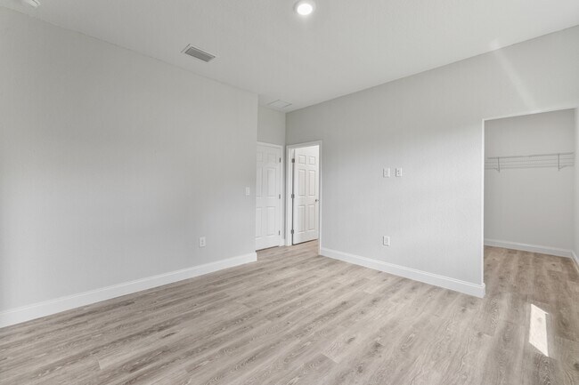 Building Photo - 1134 Sunrise Blvd