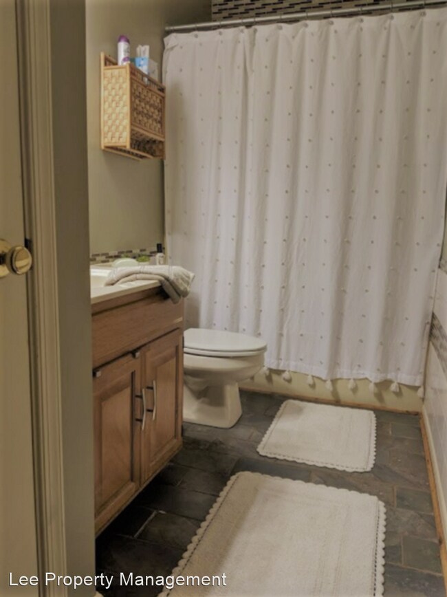 Building Photo - 4 br, 2.5 bath House - 124 Dunn Circle