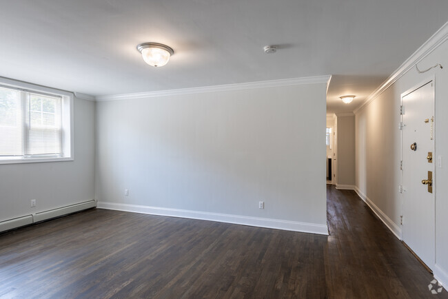 2BR, 1BA - 905SF - 314 Oakwood (Manlow Corp.)