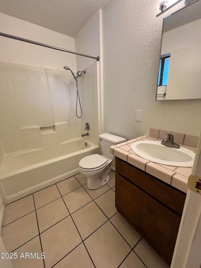 Building Photo - 3922 E Del Rio Dr