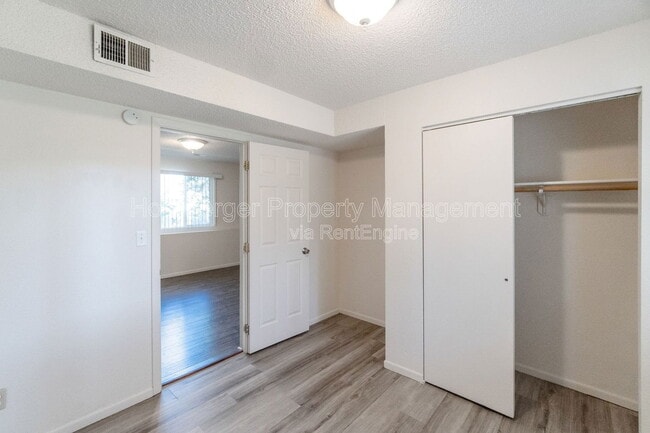 Building Photo - 10309 N Hooper Rd