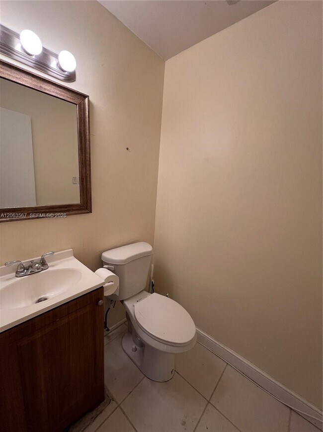 Building Photo - 2750 N 34th Ave