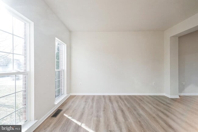 Building Photo - 215 Kemper Ct