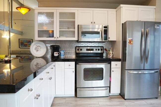 Building Photo - 73486 Shadow Mountain Dr