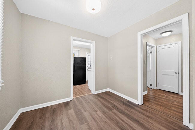 Building Photo - 2848 Blan St