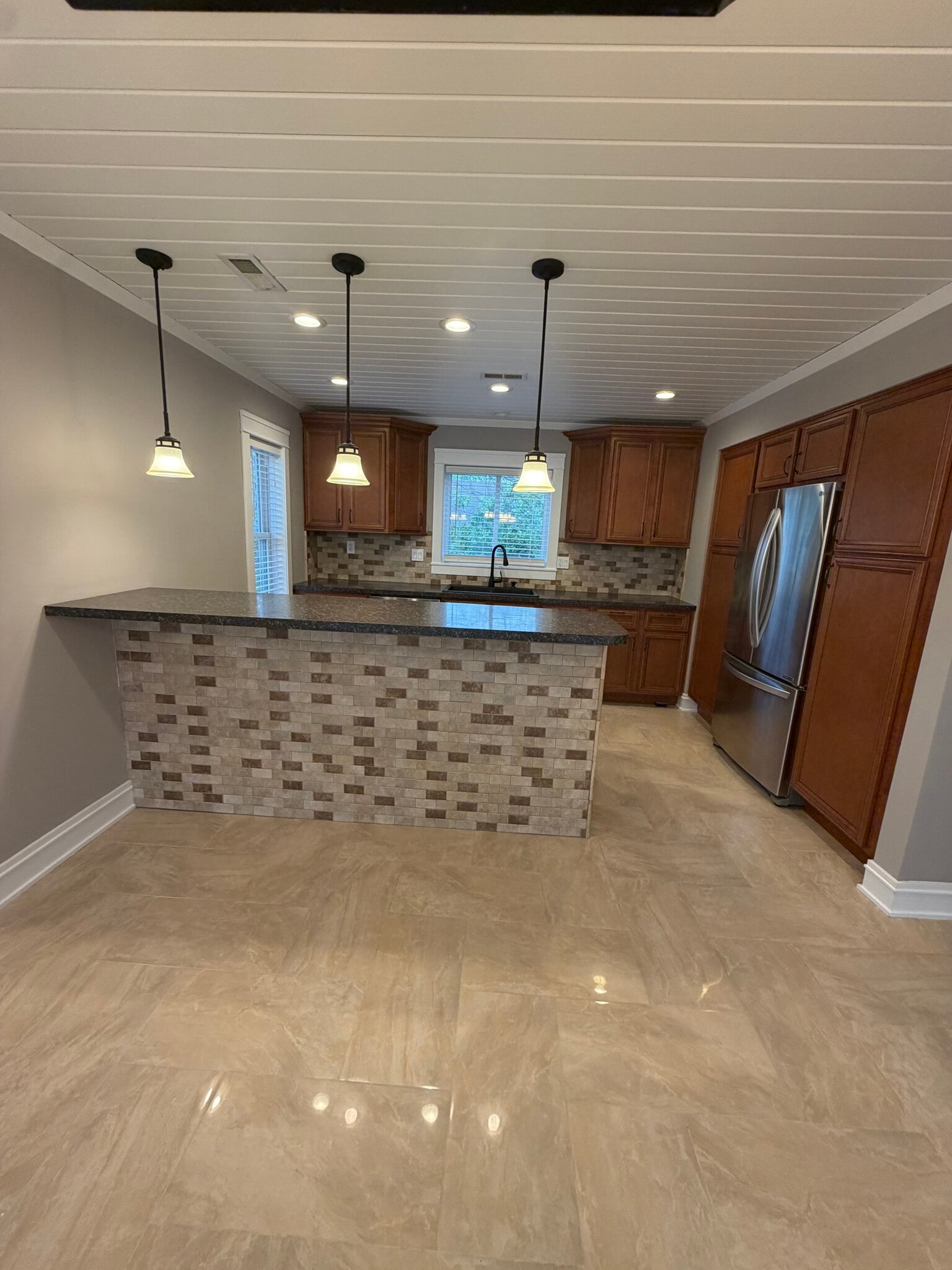 Building Photo - 704 Briarwood Ter