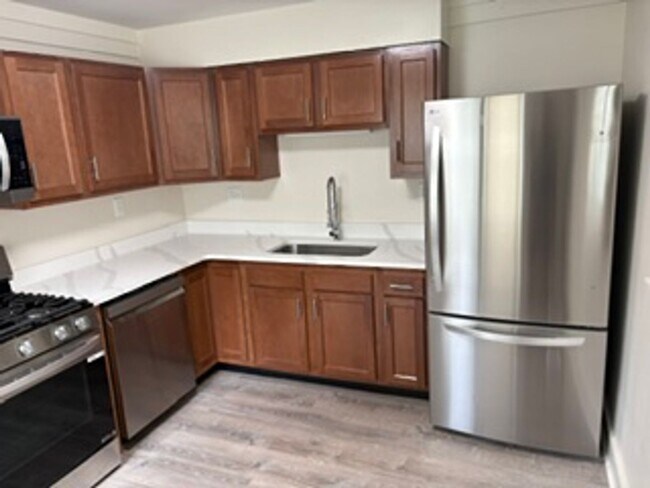 Building Photo - 300 Northwestern Pkwy