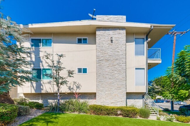 Side view - 501 Marlborough Ave