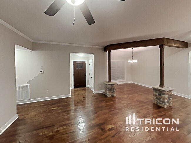 Building Photo - 702 Barkley Ave